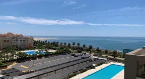 Penthouse with wide terrace next to the ocean - Image 5