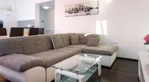 Apartment Wohnung in Dugi Rat mit Großer Terrasse by Interhome - Image 2