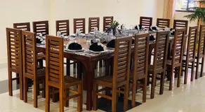 Yal's Town Inn - Image 4