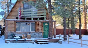 Bear Trap Cabin - Cozy 2 bedroom, Hot Tub, Fireplace, BBQ, Fenced Deck - Image 1