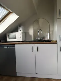 Cute 'bijous' attic roof DBL Bedroom apartment - Image 5