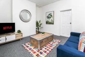 Modern St Helens House Sleeps 6 - Image 2