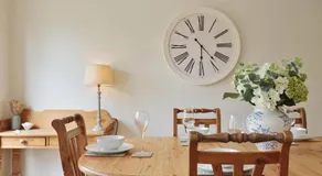 Stunning Home Parking 5 Mins from City Centre - Image 4