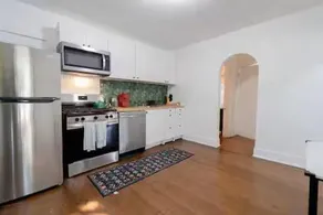 Modern 2-Bedroom House with Free Parking and Convenient Location - Image 3