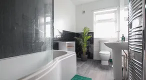 Contemporary Home in Friendly Easton - Free Parking - Image 2