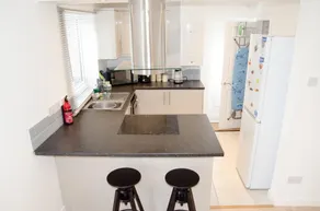 NEW 1BD Detached House in the Heart of Lincoln - Image 2