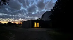 Luxury 1-Bedroom Retreat on 10 Acres, near beaches - Image 5