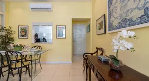 Reformado, decorado e a 5min. da Praia do Leblon - por Casapē - Image 3