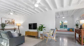 Elanda St Home Luxurious Beachside Living - Image 4