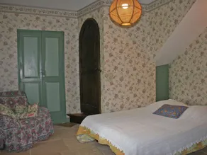 Beautiful mansion with views of Mont Ventoux and with fenced private pool - Image 3