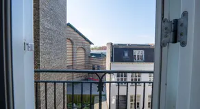 Spacious 3 Bedroom Apartment in Peaceful Area - Image 4