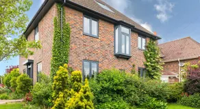 Lewes Heights is a spacious modern luxury home with stunning views - Image 5