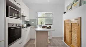 Spacious Waterfront Cottage on Crookhaven River - Image 3
