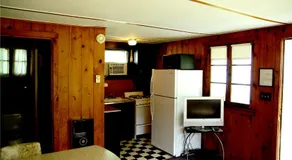 Fair Wind Motel And Cottages - Image 5