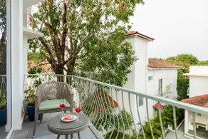 Emerald Stay 1BHK Apartment - Image 4