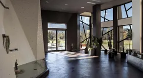 Manhattan Village Hotel - Image 3