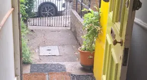 Self-contained flat on the 2nd floor you will share with one other guest, in a family house 2 minutes walk from TUFNELL PARK STATION 2nd floor with stairs - Image 5