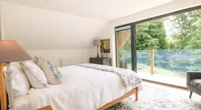 Lakeside Lodge - Image 2