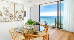 901 - Perfect Penthouse - With Free Parking - Image 2