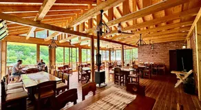 - Cemi Rooms - River View & Traditional Restaurant - Image 3