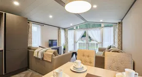 Elegant Lodge with Hot Tub - Image 2