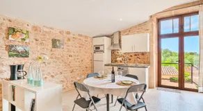 Merveilleuse villa adaptée aux familles avec internet haut débit, piscine privée et jardin | Vue jardin | Adaptée au travail à distance - Image 3