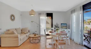 Appartamento con terrazza, piscina e giardino | Vista sul mare | Ideale per il telelavoro - Image 2