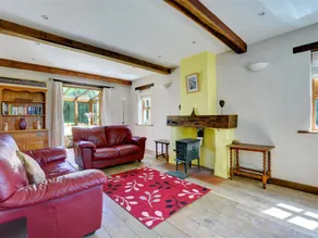 Spacious Holiday Home in Manorbier with Fenced Garden - Image 2