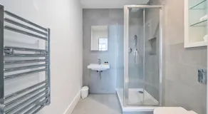 Roomspace Serviced Apartments- Syward Place - Image 4