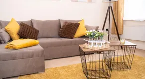 Yellow Haven spacious quiet free parking sleeps 7 - Image 2
