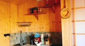 Cosy Private Cabin with parking in good location - Image 5