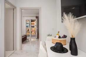 Dioni, Central Luxury Apartment - Image 5