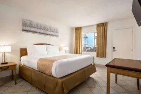 Travelsuites Hotel - Image 2