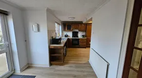 Large Windsor House with 4 Bedrooms Cinema Lounge 10 beds Sleeps 13 - Image 3
