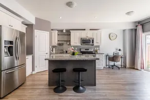 GlobalStay Waterfront 5 Bedroom Townhouse Hot tub Sauna Stoney Creek - Image 2