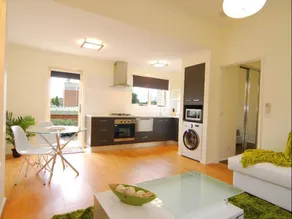 Bendigo Skyline-LUXURY CBD Apartment with lock up Garage - Image 5