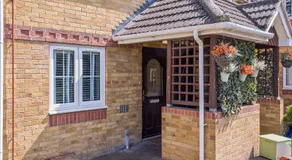 2-Bed Apartment Near Heathrow - Free Parking - Contractor & Leisure Stays - Image 5