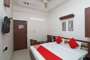 OYO 38103 Hotel Shubham - Image 5
