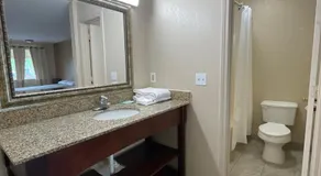 DELUXE INN - Image 2