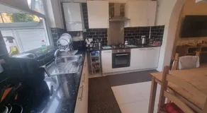 Private Double Room - Image 3