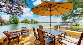 Lakefront, fire pit, pier, kayaks, no stairs - Image 2