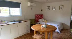 Mascot Cottage - Pet Friendly and Complimentary Breakfast Hamper - Image 2
