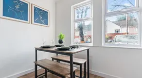 #93 Stylish Warwick Home - 10 mins to Warwick Castle - Sleeps 6 - " Perfect for Contractors and Families - Free Parking" - Image 5