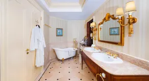 Rocks Hotel - Image 2