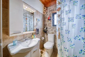 Lovely 4-bed Villa in Kamena - Image 2