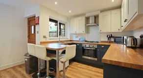 Cross Cottage by YourStays - 2 Bedroom Cottage in Macclesfield - Image 3