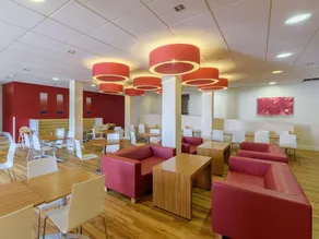 Travelodge Scarborough St Nicholas - Image 3