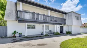Group Hub w/ Game Room! 4 Mi to Hard Rock Stadium - Image 5