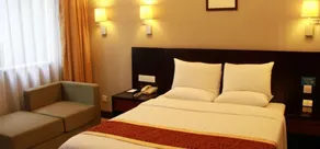 Palm Hotel - Image 3
