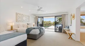 Stunning Waterfront Coastal Retreat, sleeps 13 - Image 2